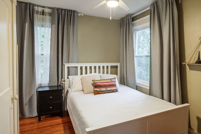 Building Photo - 3935 Oak Park Pl