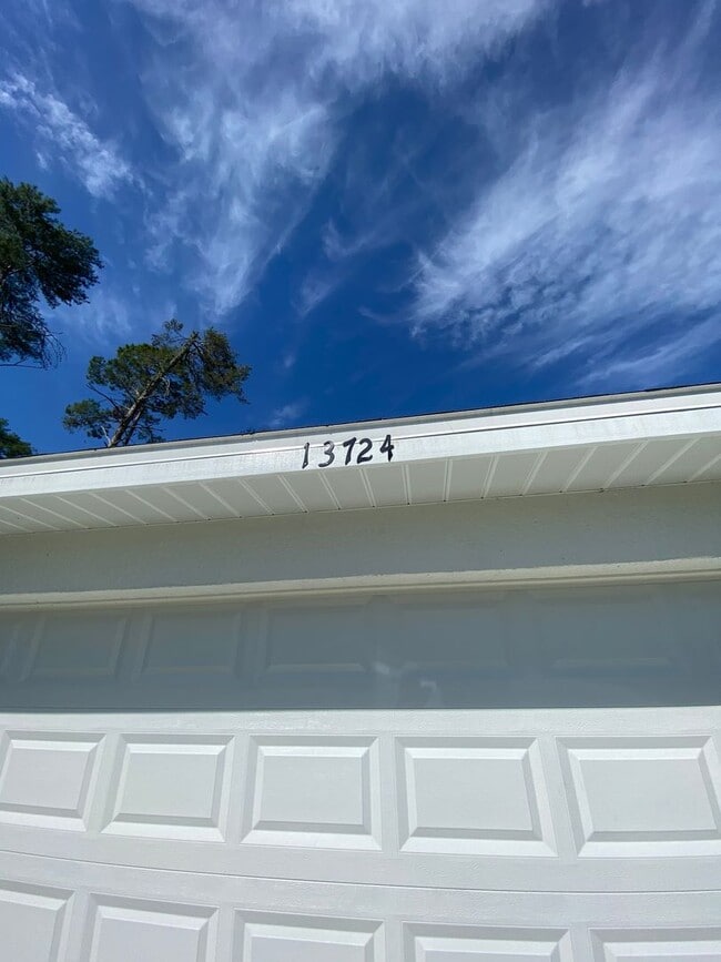 Building Photo - Desirable SW Ocala Neighborhood 3/2/2 **WO...