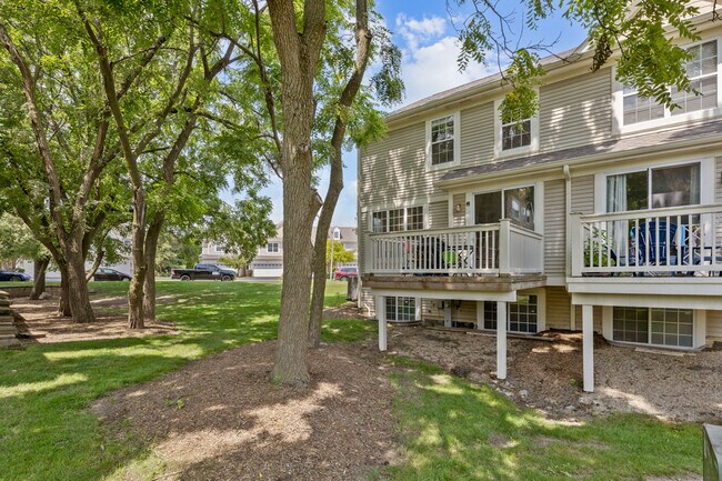 Building Photo - 460 Vaughn Cir