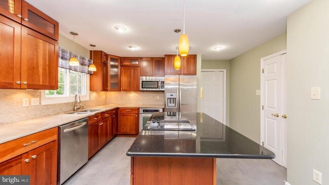 Building Photo - 3871 Woodville Ln