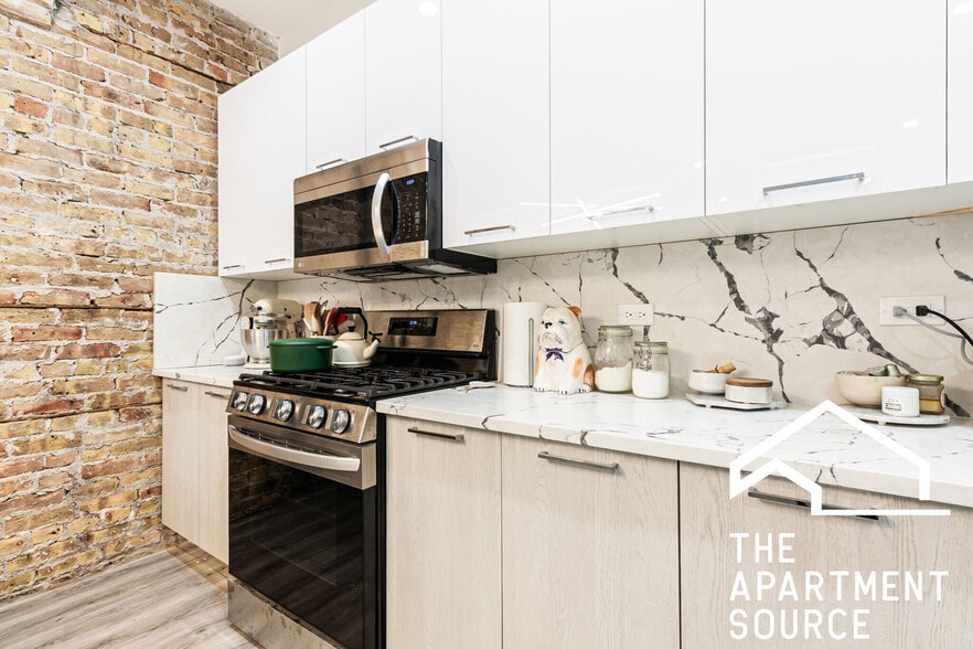 Building Photo - 2741 W Division St