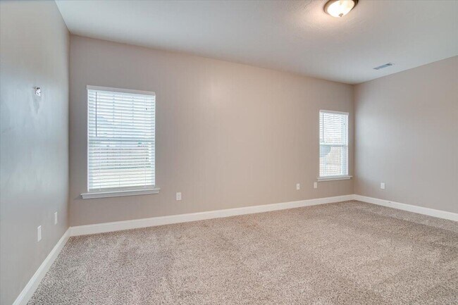 Building Photo - 2020 Fern Crest Ln