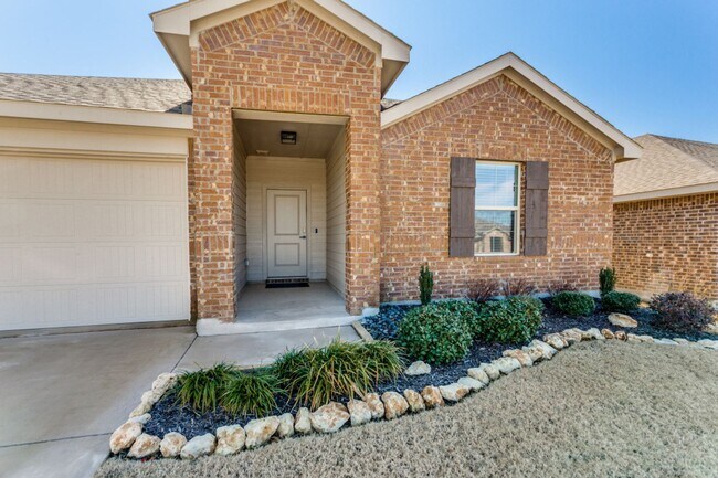 Building Photo - Contemporary in Cleburne!