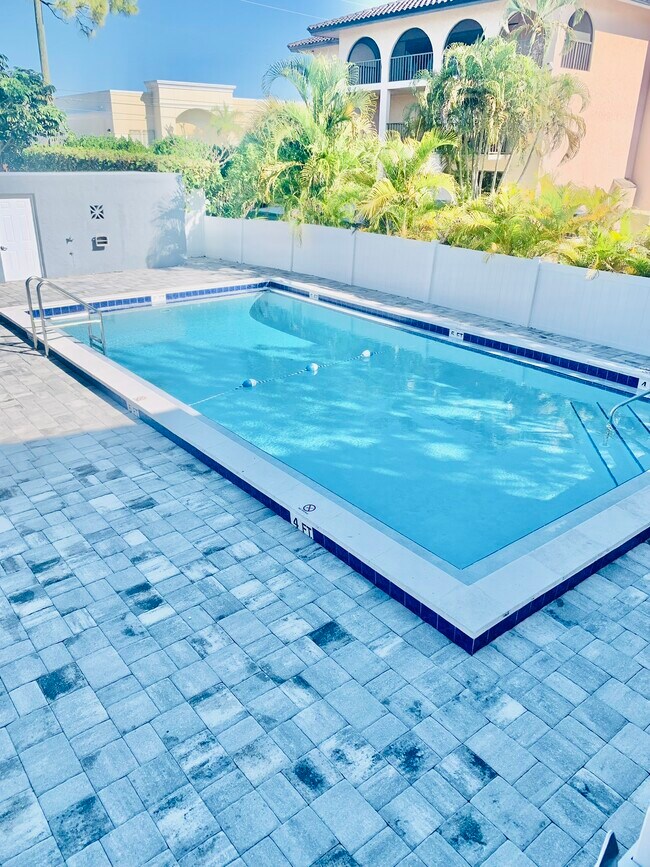 Building Photo - 826 Wiggins Pass Rd