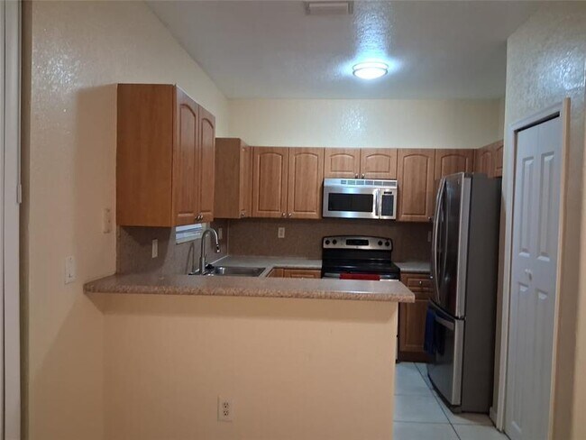 Building Photo - 1425 SE 24th Ct