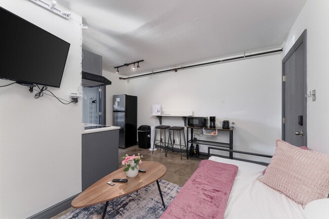 Primary Photo - 201 S Chaparral St