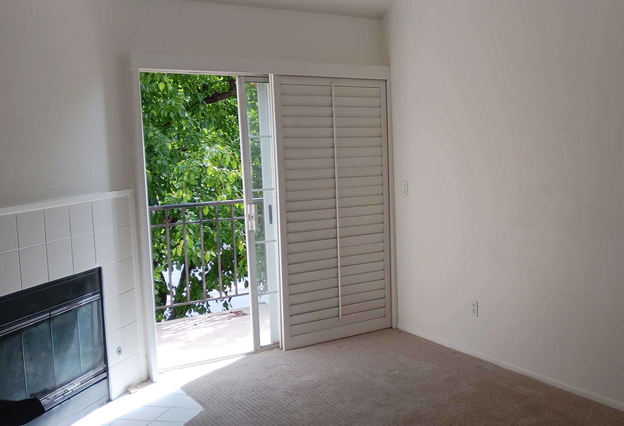 Building Photo - 24107 Del Monte Dr