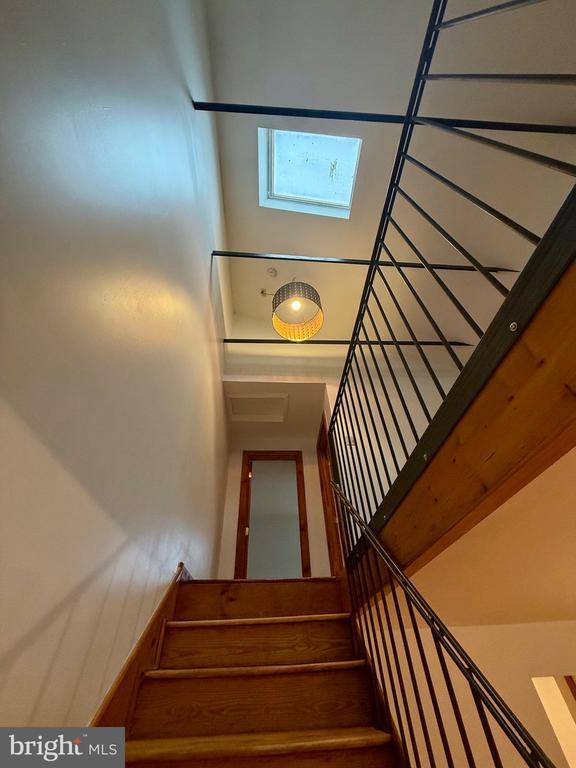 Building Photo - 1249 E Oxford St