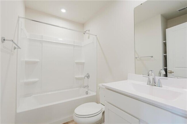 Building Photo - 157 White Oak Dr