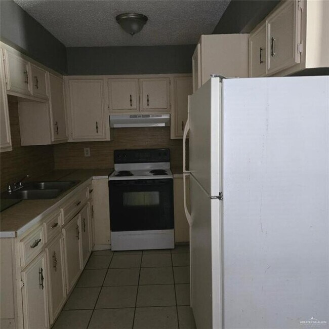 Building Photo - 9 South Dr