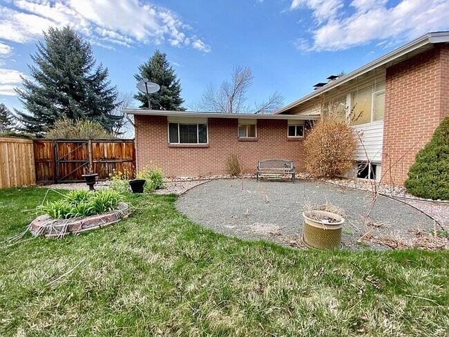 Building Photo - 5290 W Plymouth Dr