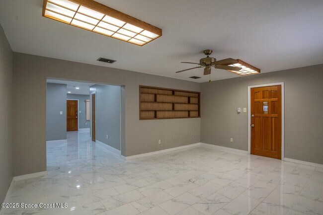 Building Photo - 1393 Stanley Dr