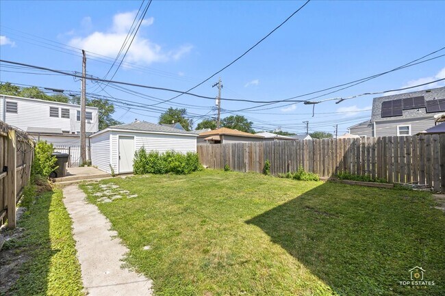 Building Photo - 3616 N Kedzie Ave