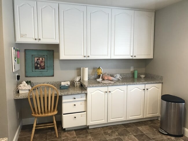 Building Photo - 986 900 E