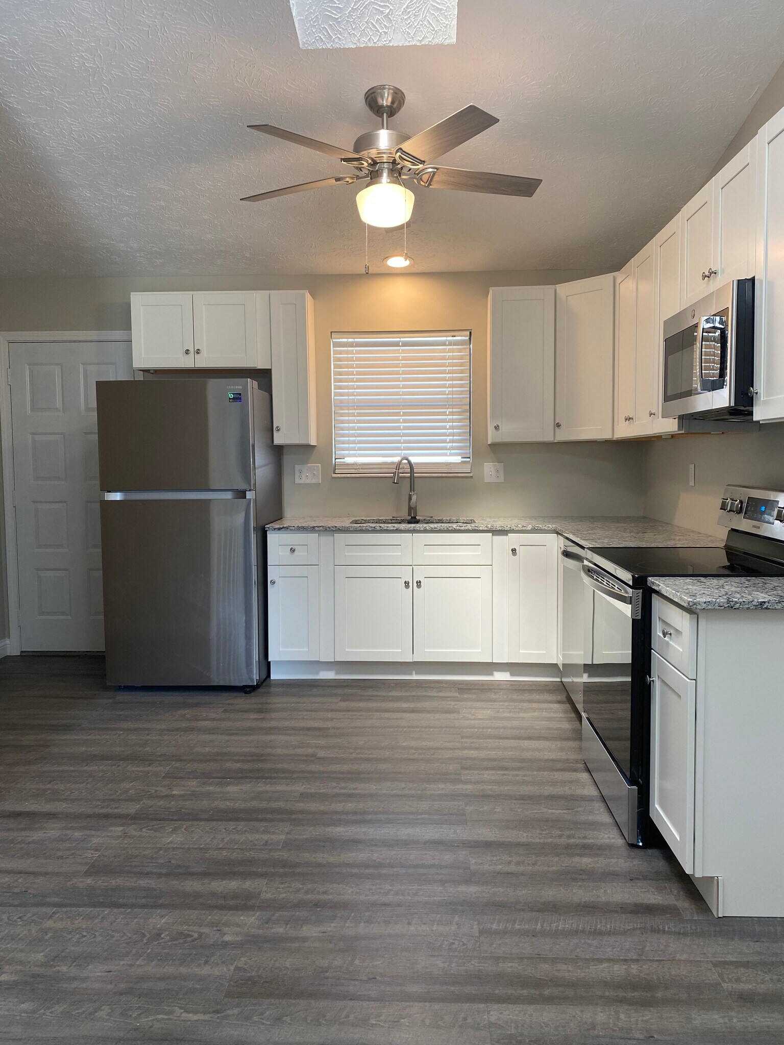 Kitchen - 2279 Joshua Cir