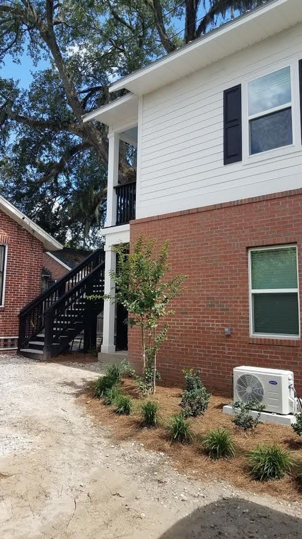 Building Photo - BEAUTIFUL STUDIO NEAR SORORITY ROW!!