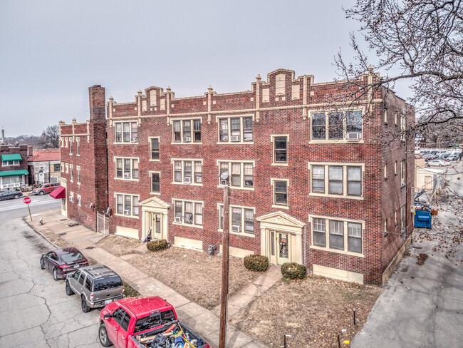 Building Photo - 4062 South Grand Boulevard - 2S