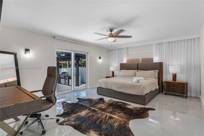Building Photo - 3 bedroom in Hollywood FL 33019