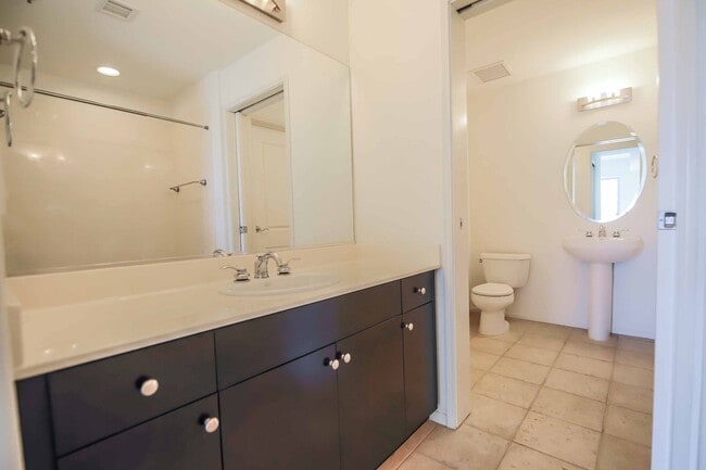 Building Photo - Pool-View High-Rise Living at One Las Vegas with Resort-Style Amenities!