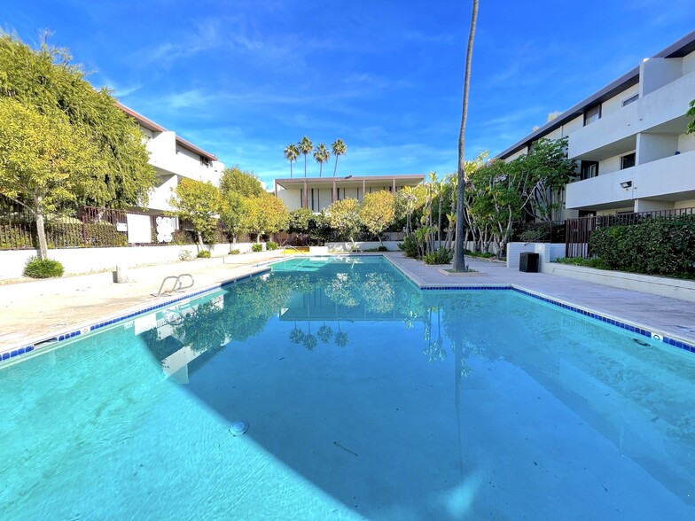 Primary Photo - Paradise Gardens Apartment Homes