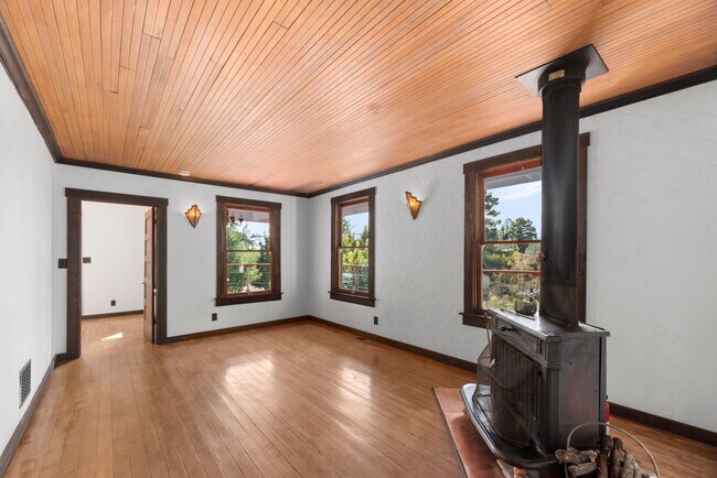 Building Photo - 1409 Avon Park Ter