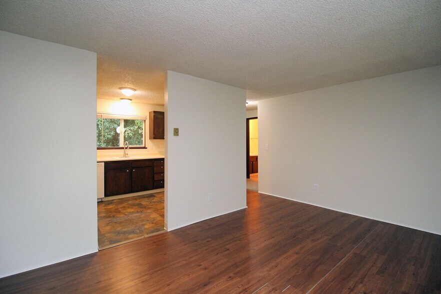 Building Photo - 5704 SW Beaverton Hillsdale Hwy