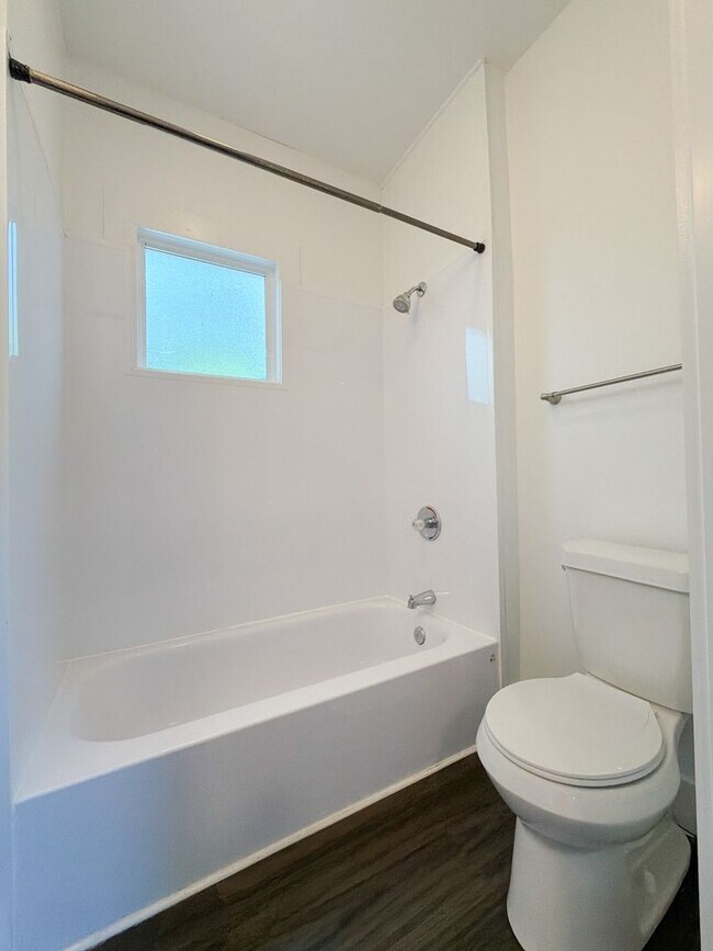 Building Photo - Historic Saint Elmo Charm with Modern Updates – 2 Bed, 2 Bath - Half Off Your First Month's Rent!