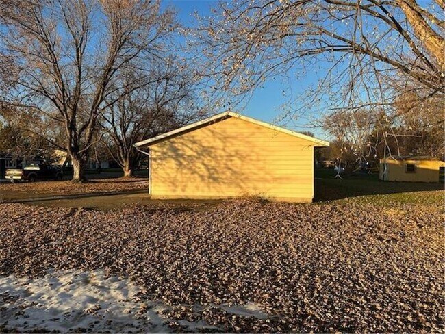 Building Photo - 205 NE 5th St