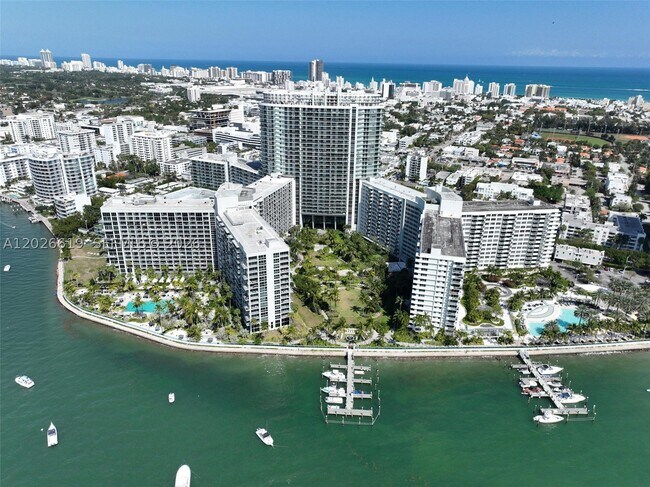 Building Photo - 1500 Bay Dr E