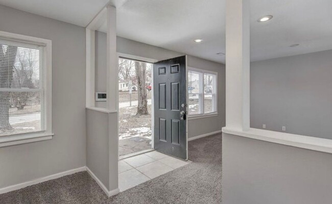 Building Photo - COMING SOON! 3 Bed 1 Bath Home! $1350.00