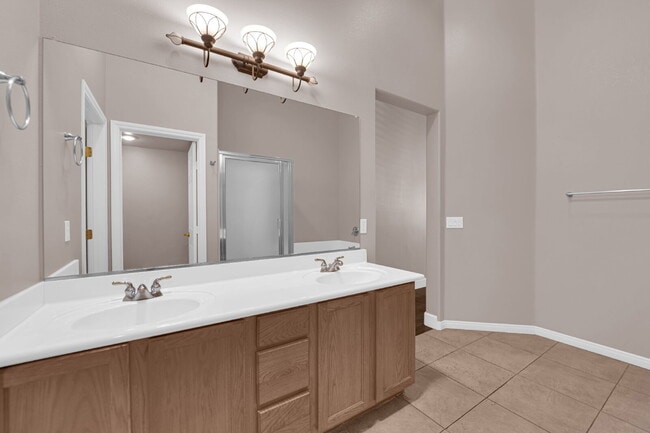 Building Photo - Don't miss out on this super cute 2-bedroo...