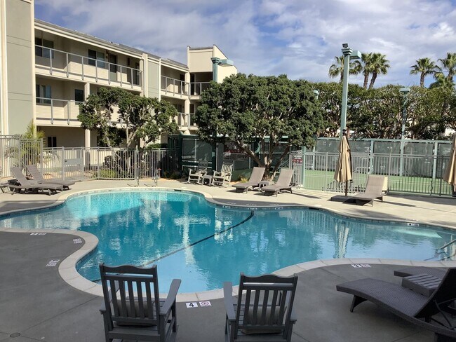 Building Photo - Huge White water condo at Fletcher Cove Solana Beach