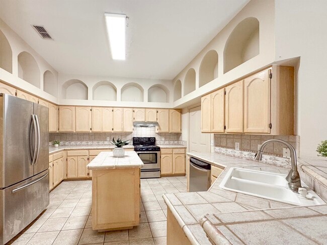 Building Photo - 3003 Edgefield Ct
