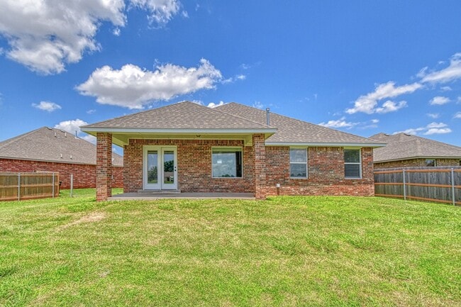 Building Photo - Newly Remodeled Three Bedroom with a Water...