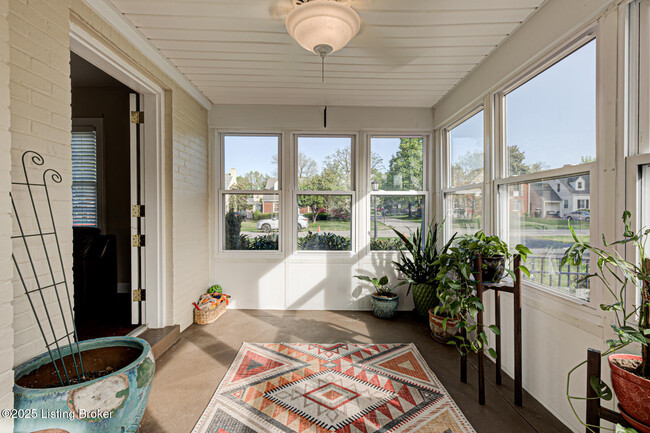 Building Photo - 2418 Brighton Dr