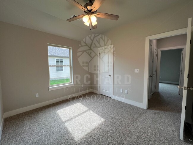 Building Photo - Siloam Springs- Single-Family Home- Popula...