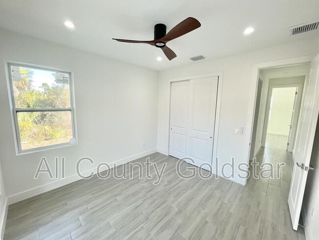 Building Photo - 4661 Fairlane Dr