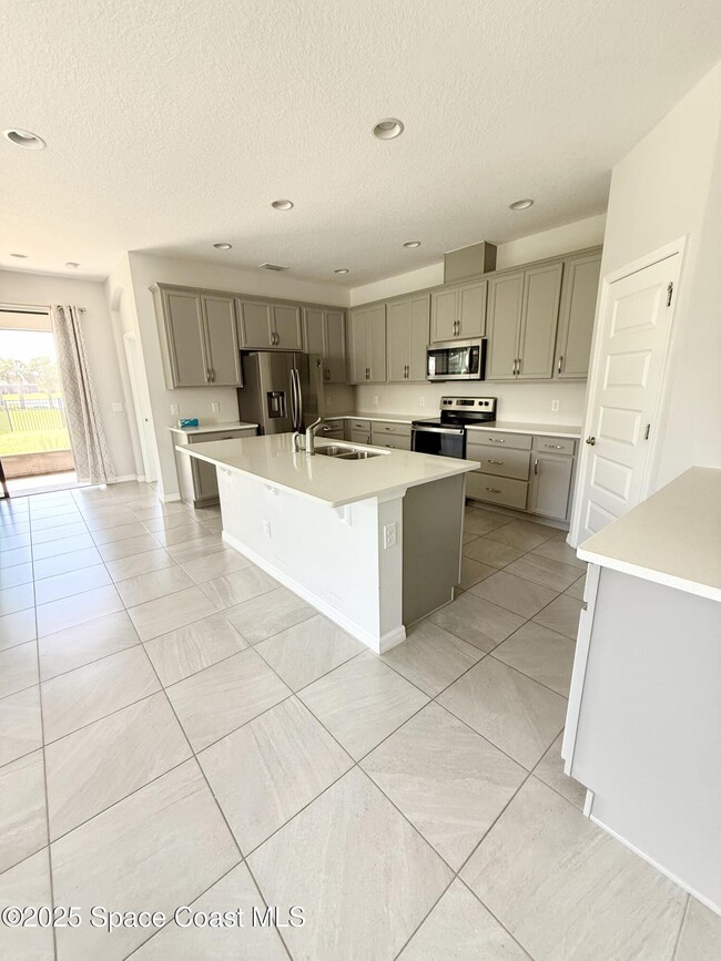 Building Photo - 8032 Mocan Ct