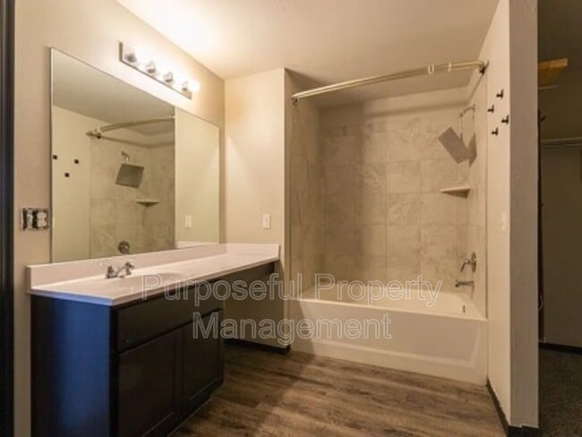 Building Photo - 1425 Sandstone Dr