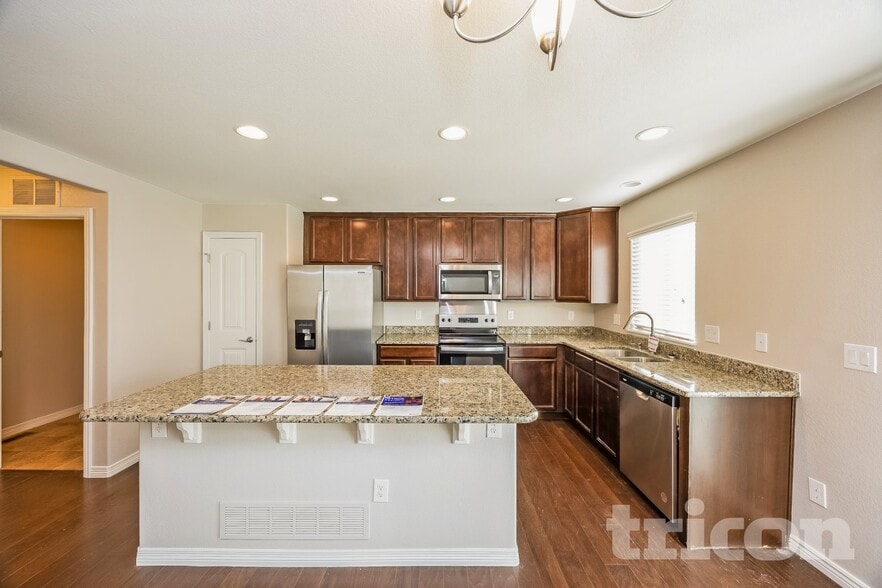 Building Photo - 6733 Galpin Dr