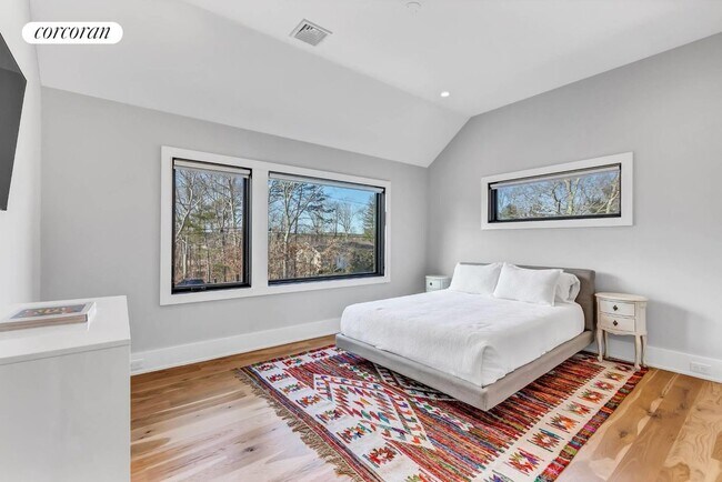 Building Photo - 24 Hedges Ln