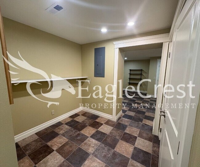 Building Photo - Beautiful Five Bedroom Home with Acreage