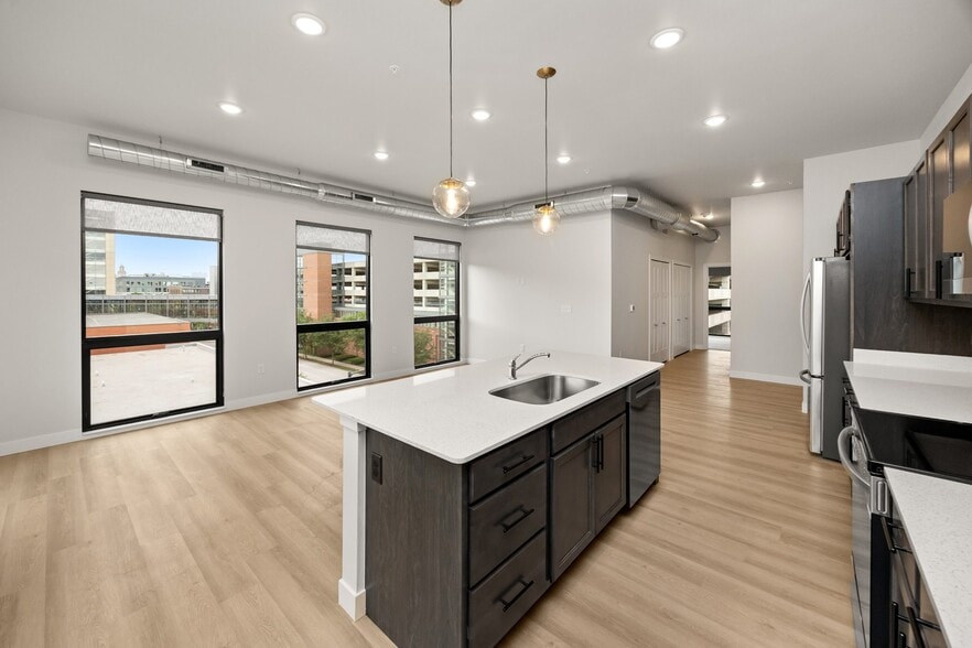 Primary Photo - The Deco