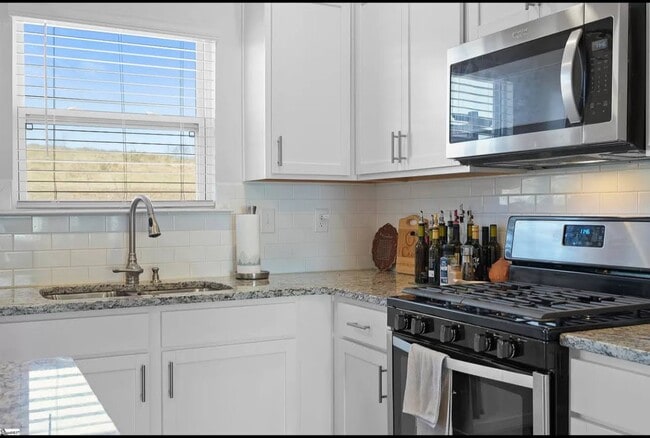 Building Photo - 211 Darrowby Wy