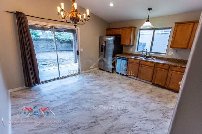 Building Photo - 6714 E Flynn Ave