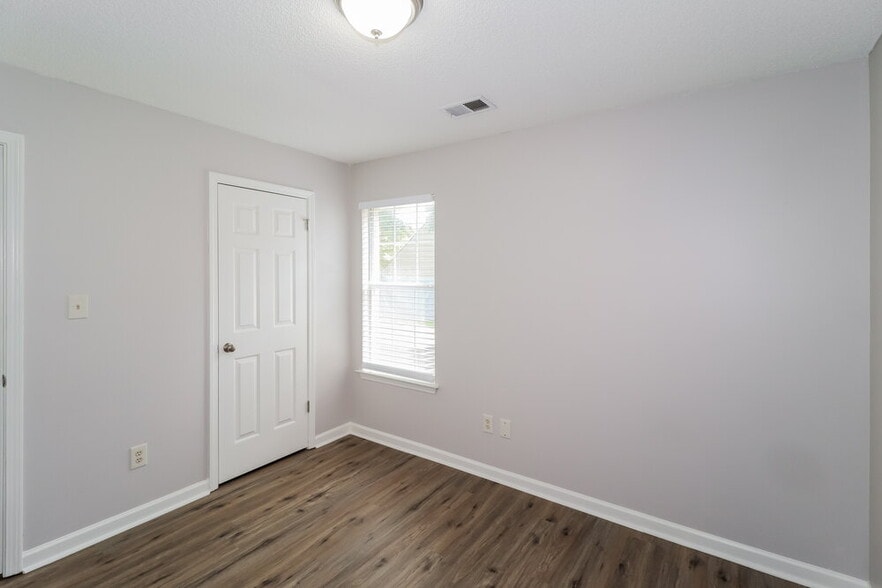 Building Photo - 7890 Hunter's Crossing