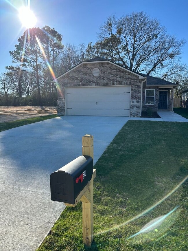 Building Photo - Your New Home Awaits | Pre-Leasing a Charming 3-Bedroom Home in Tucker Farms