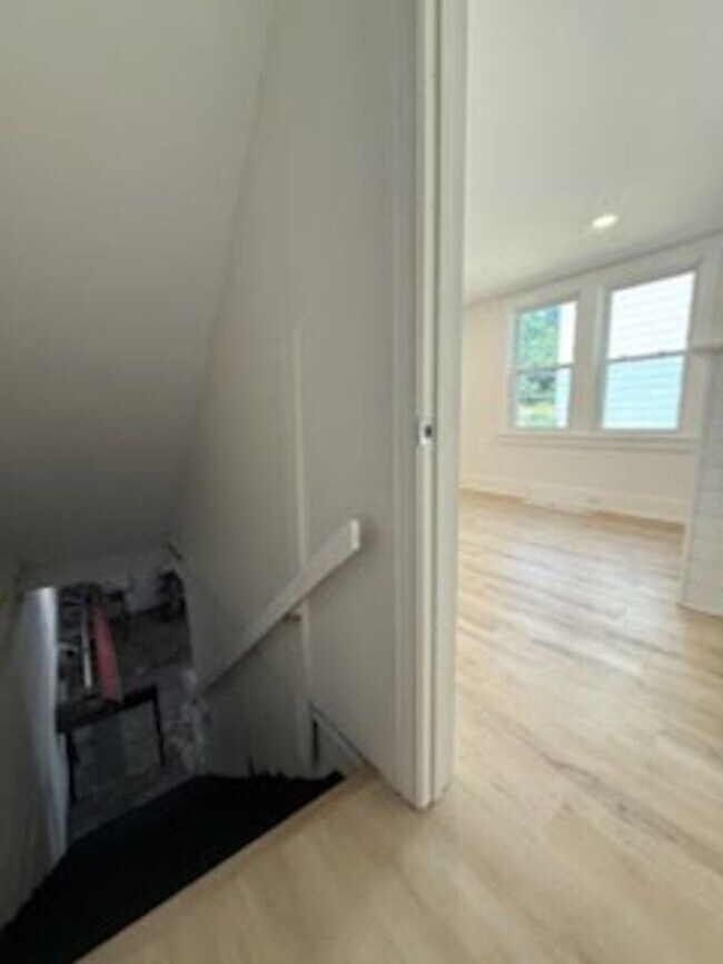Building Photo - AMAZING 2 Bedroom / Office Townhome for Rent!