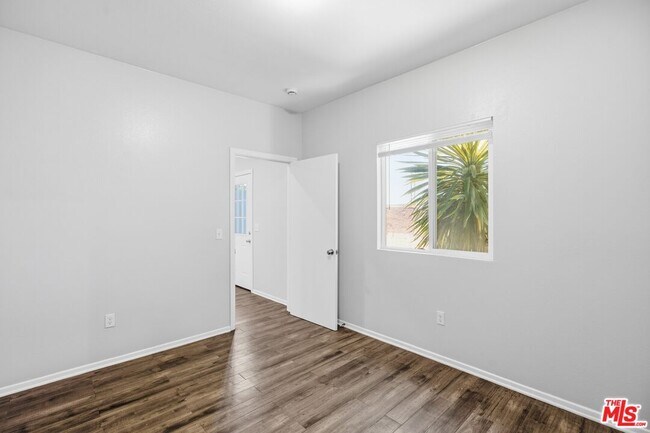 Building Photo - 171 E 35th St