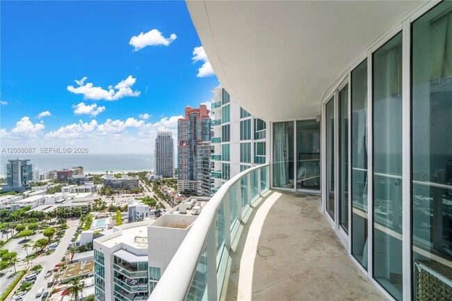 Building Photo - 1000 South Pointe Dr